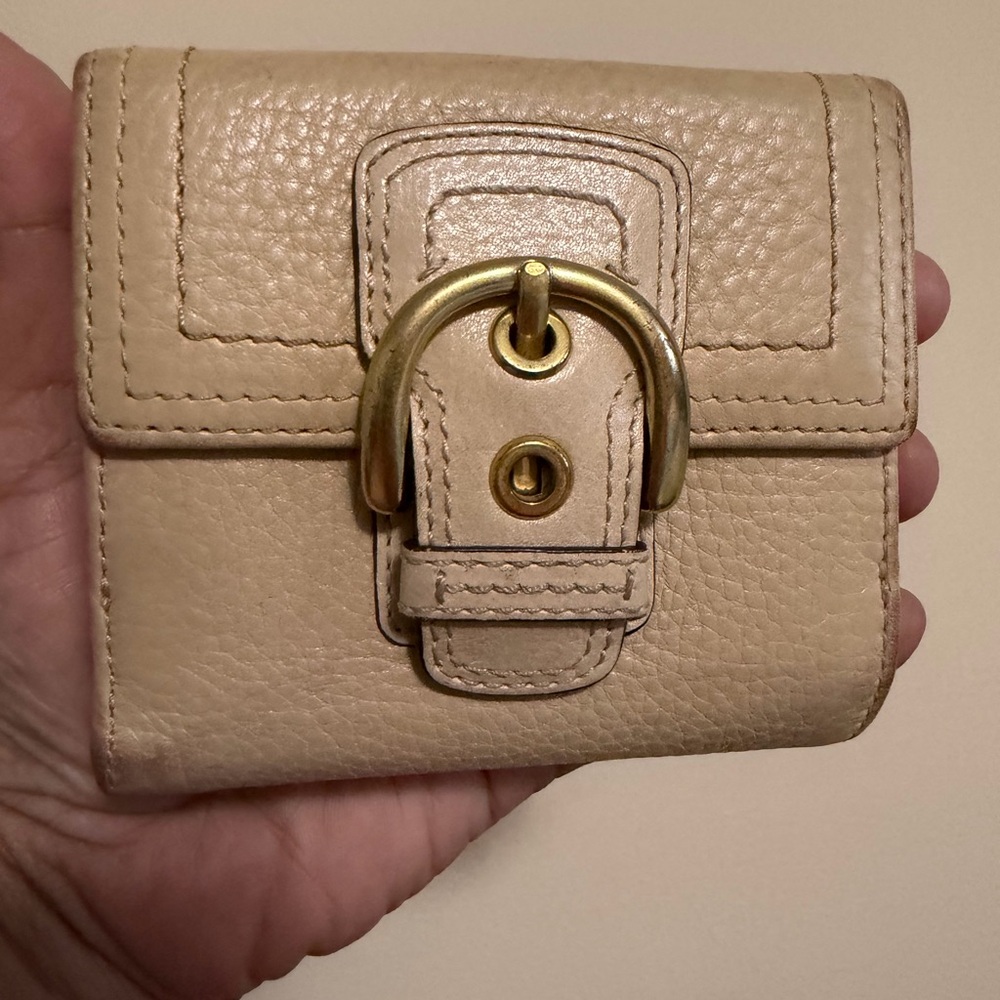 COACH Soho Tan Pebble Leather Buckle Flap Bifold Wallet EUC